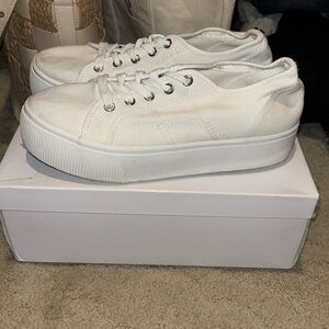 GUC White Emmi Steve Madden Sneaker - 9.5